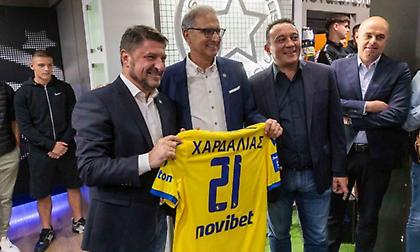 Ο Χαρδαλιάς επισκέφτηκε την μπουτίκ του Αστέρα και πήρε δώρο δύο εμφανίσεις με το... 21