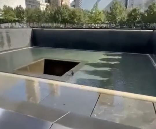 Άνδρας πήδηξε από το Memorial της Νέας Υόρκης