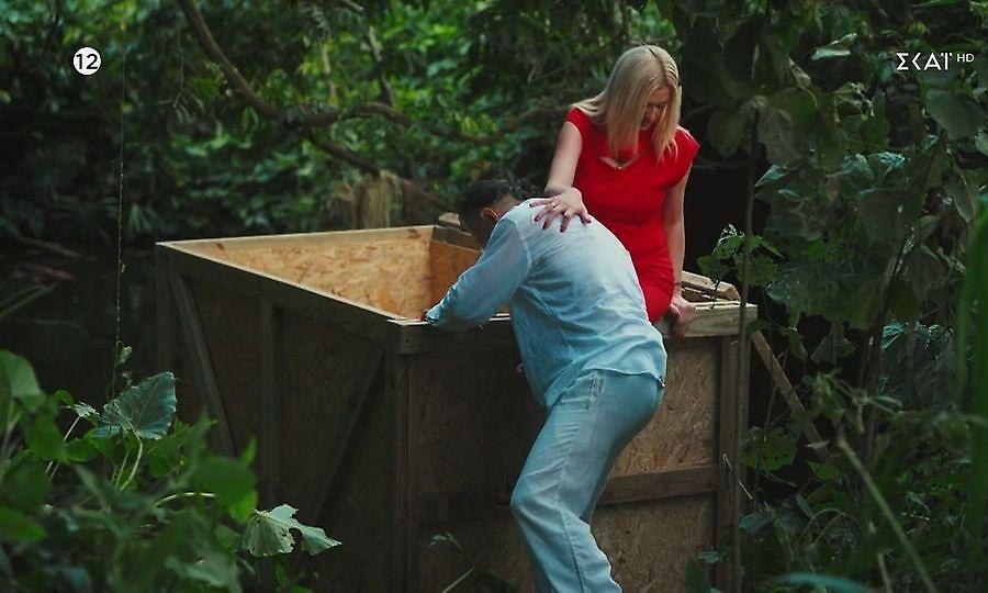 I'm a Celebrity… Get Me Out of Here: Η Ραχήλ Μακρή απέδρασε ακουμπώντας… στις πλάτες του Βαμβακούλα!