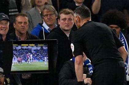 Σκέφτονται τη ζωντανή μετάδοση των διαλόγων διαιτητή με VAR στην Πρέμιερ Λιγκ