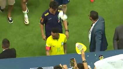 Θεατής πέταξε ποπ-κορν στον Νεϊμάρ μετά την ισοπαλία της Βραζιλίας με την Βενεζουέλα