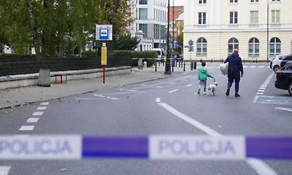 Πολωνία: Παραδόθηκε ο άνδρας που απειλούσε να πυροδοτήσει βόμβα σε πλατεία της Βαρσοβίας