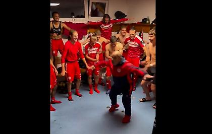 Κάπφενμπεργκερ: Ο φροντιστής… σέρνει τον χορό και η ομάδα γιορτάζει κάθε νίκη με «falcon dance»