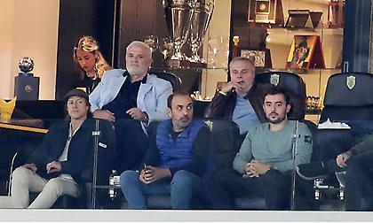 Στη σουίτα του Μελισσανίδη ο Αλμέιδα παρακολουθεί την Εθνική