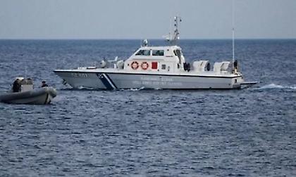 Τρεις νεκροί και 8 διασωθέντες μετά τη βύθιση λέμβου με μετανάστες βόρεια της Σύμης