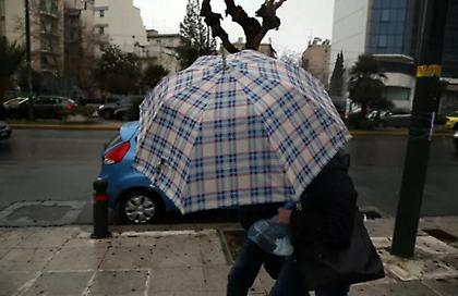 Καιρός: Με βροχές και καταιγίδες σήμερα