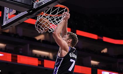 Νίκη με βασικό και καλό Βεζένκοφ για Κινγκς στο τελευταίο φιλικό