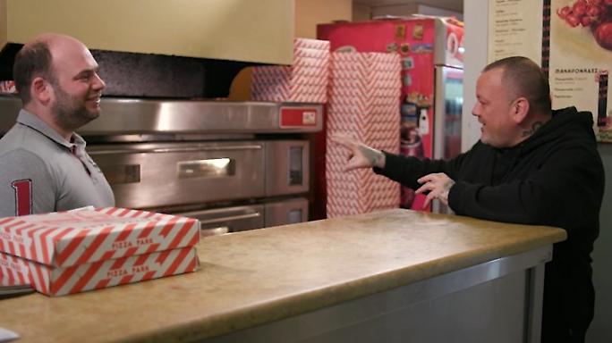 Γειτονιές στο πιάτο στον ΣΚΑΪ: Ο Δημήτρης Σκαρμούτσος μάς ξεναγεί στη Νέα Ερυθραία