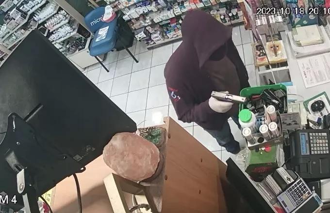 Άνδρας με όπλο λήστεψε φαρμακείο στον Χολαργό