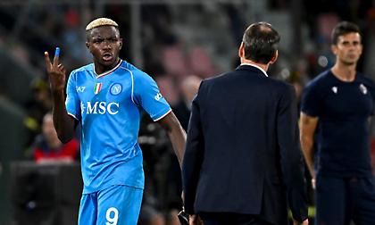 Η οργισμένη αντίδραση του Οσιμέν προς φίλους της Νάπολι που του ζητούσαν αυτόγραφα