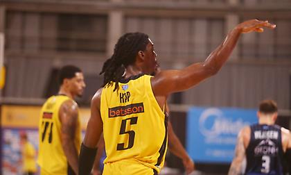 Καρ: «Είμαι σε φάση προσαρμογής, με βοηθούν οι συμπαίκτες μου»