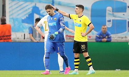 Λάθη… κάθε είδους και ατελείωτα πέναλτι: Τα 5 σημεία από την ήττα της ΑΕΚ στη Μασσαλία