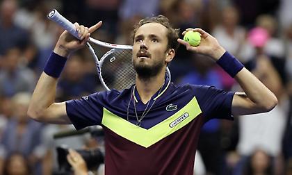 «Πάτησε» τον Κατσάνοφ και... περιμένει Τσιτσιπά ο Μεντβέντεφ