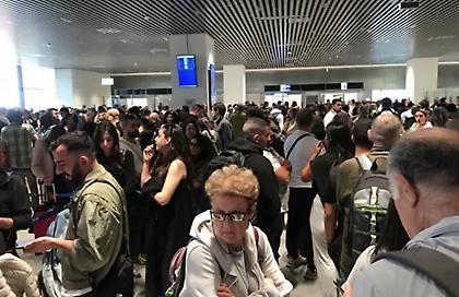 Συνεχίζεται η ταλαιπωρία στο «Ελευθέριος Βενιζέλος» - Ατελείωτες ουρές στον έλεγχο διαβατηρίων