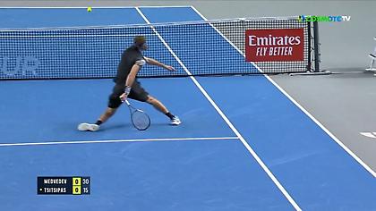 Απίθανα διαδοχικά βολέ του Τσιτσιπά στον Μεντβέντεφ