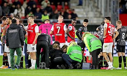 Σοκαριστική στιγμή στο Άλκμααρ-Ναϊμέγκεν: Κατέρρευσε μέσα στο γήπεδο ο Ντοστ!