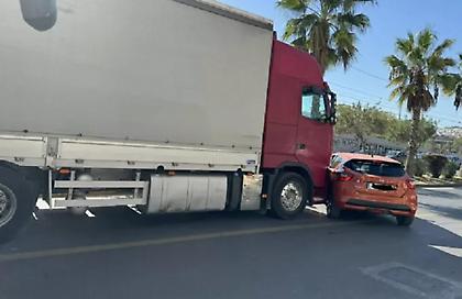 Νέο Φάληρο: Τροχαίο στην παλιά παραλιακή στο ύψος του ΣΕΦ