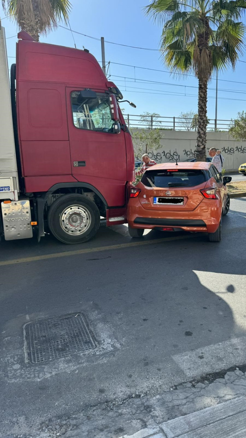 Νέο Φάληρο: Τροχαίο στην παλιά παραλιακή στο ύψος του ΣΕΦ