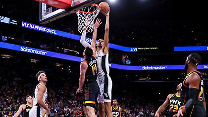 Το φοβερό κάρφωμα του Γουεμπανιαμά στην κορυφή του Top 10