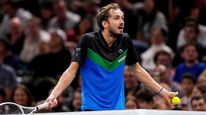 Μεντβέντεφ: «Δεν έκανα χειρονομία στο κοινό. Το νύχι μου κοίταζα»