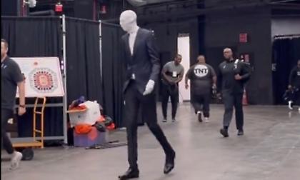 Επικός Γουεμπανιαμά, ντύθηκε... Slenderman για το Χάλογουιν!