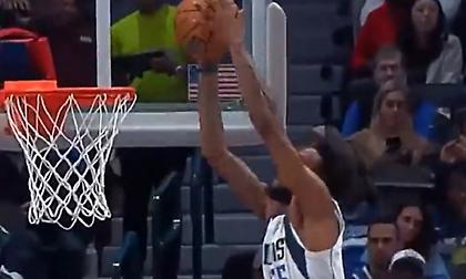 Στην κορυφή του Top-10 του ΝΒΑ o «ιπτάμενος» Ντέρικ Τζόουνς