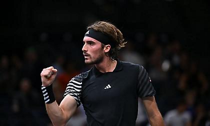 Πάτησε τον Ζβέρεφ και έκλεισε θέση για τους «8» του Paris Masters ο Τσιτσιπάς!