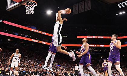 Έσπασε τα κοντέρ και έγραψε πολλά ρεκόρ ο Γουεμπανιαμά