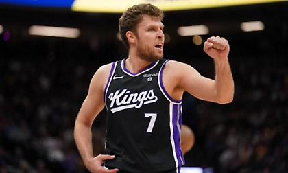 Μόνο... διχτάκι: Ο Σάσα Βεζένκοφ ευστόχησε σε 11 διαδοχικά τρίποντα στην προπόνηση των Κινγκς!