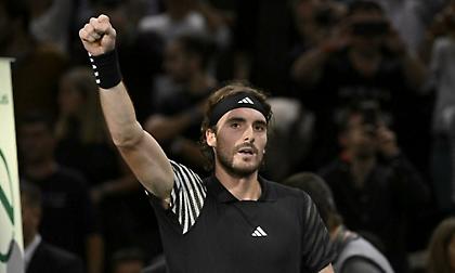 Καθάρισε τον Χατσάνοφ και προκρίθηκε με στυλ στα ημιτελικά του Paris Masters ο Τσιτσιπάς!