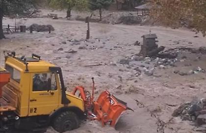 Καταστροφές στα Μετέωρα λόγω κακοκαιρίας: Σάρωσε τα πάντα ο Ασπροπόταμος - Αποκλεισμένα χωριά της Καλαμπάκας