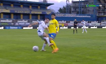 Με δέκα ο Αστέρας Τρίπολης από το 66' λόγω αποβολής του Καρμόνα