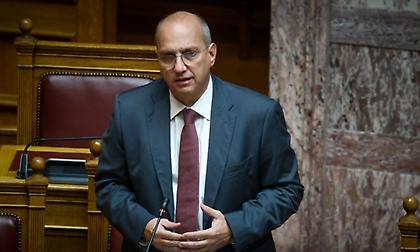 Η ανάρτηση του Οικονόμου για τη σύλληψη του 21χρονου που πέταξε την κροτίδα στο «Καραϊσκάκης»