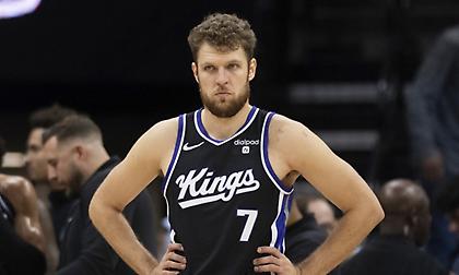 Βαριά ήττα για Κινγκς στο Χιούστον, στα ρηχά ο Βεζένκοφ, δεν έπαιξε ο Πετρούσεφ