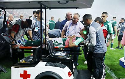 O Ολυμπιακός κινείται νομικά κατά του οπαδού που πέταξε την κροτίδα