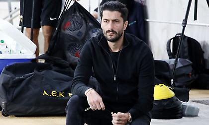 Αποβλήθηκε από τον πάγκο της ΑΕΚ για διαμαρτυρίες ο Κονέ