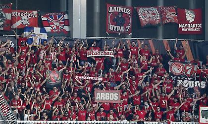 «Ερυθρόλευκη» τρέλα στο Λονδίνο: Το πάρτι των οπαδών του Ολυμπιακού και η πορεία προς το Ολυμπιακό Στάδιο