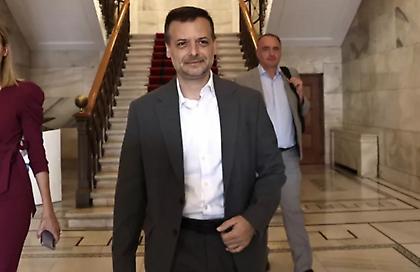 «Και με το μετρό και με το πράσινο, παντού», τονίζει το περιβάλλον του Χάρη Δούκα