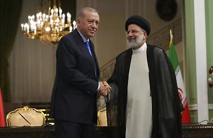 Αιφνίδια συνάντηση Ερντογάν με τον Ιρανό πρόεδρο Ιμπραχίμ Ραΐσι