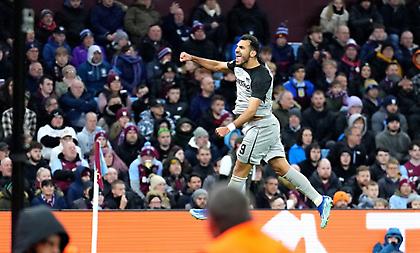 Κάποιος να τον σταματήσει: «Kάρφωσε» και την Άστον Βίλα ο Παυλίδης!