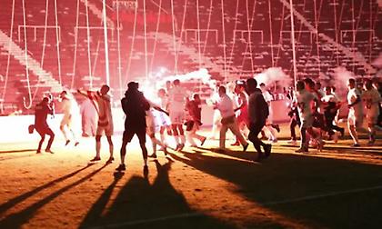 Η Ουνιβερσιτάριο πήρε το πρωτάθλημα μέσα στην έδρα της Αλιάνσα Λίμα και οι γηπεδούχοι… έσβησαν τα φώτα!