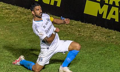 Αγέραστος Λουίς Σουάρες, ανέτρεψε με χατ-τρικ το ντέρμπι κορυφής υπέρ της Γκρέμιο