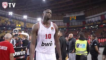 Τα δάκρυα του Φαλ και το χειροκρότημα του κόσμου: Η παρακάμερα από την ήττα του Ολυμπιακού με τη Μπασκόνια