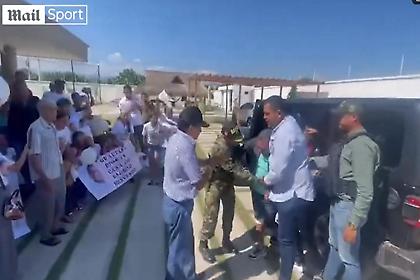 Η στιγμή της επιστροφής του πάτερα του Λουίς Ντίας στην οικογένειά του