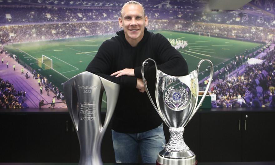 Ανανέωσε μέχρι το 2025 με την ΑΕΚ ο Βίντα!