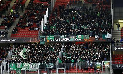 Ντυμένη με «πράσινα» συνθήματα η παρακάμερα του Παναθηναϊκού από το ματς με τη Ρεν