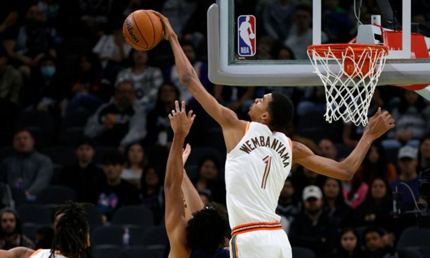 Γουεμπανιάμα: Η τρομερή εμφάνιση κόντρα στους Τίμπεργουλβς