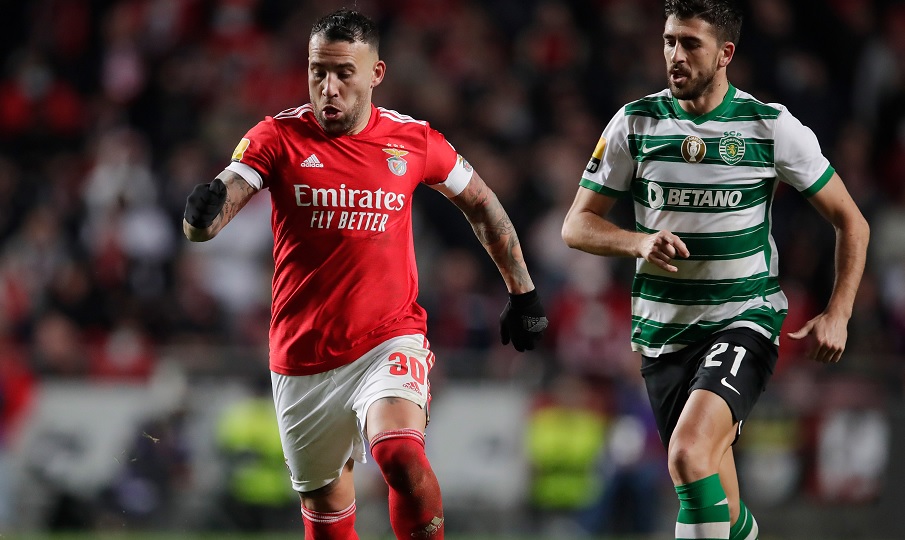 Спортинг лиссабон жил висенте прогноз. Бенфика Спортинг. ФК Спортинг игра. FC Sporting 2002. Бенфика Спортинг эмблема.