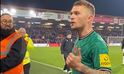 Τα… έχωσε σε εξαγριωμένο οπαδό της Νιούκαστλ ο Τρίπιερ: «Δεν τα δίνουμε όλα; Πόσους τραυματισμούς έχουμε;»