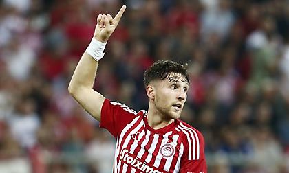 Νικολακόπουλος: «Μακράν καλύτερος αμυντικός του Ολυμπιακού έως τώρα στη σεζόν ο Ρέτσος»